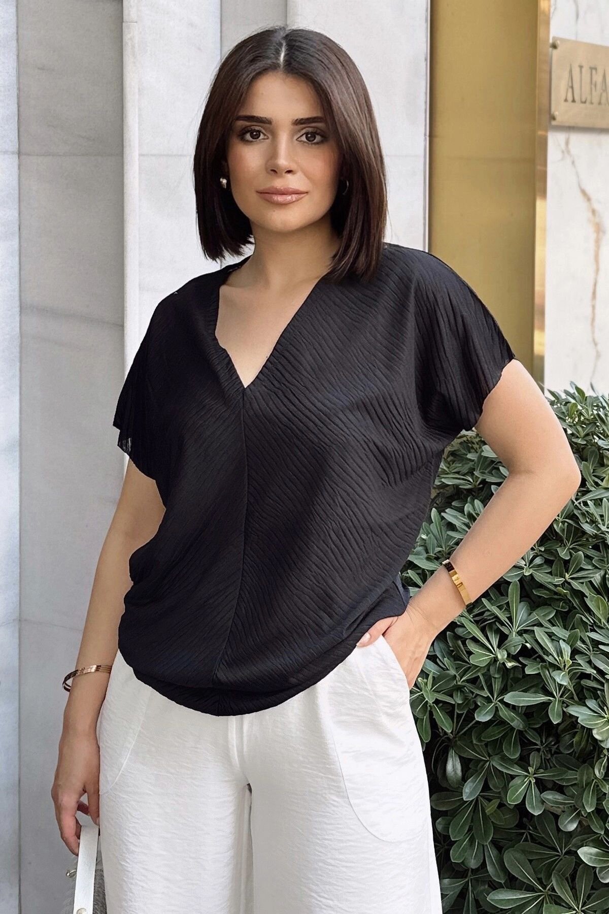 Loose-Fit V-Neck Short Sleeve Basic Blouse - Black - Pasaklı Giyim