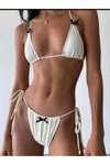 Beyaz Fiyonk Detaylı Bikini