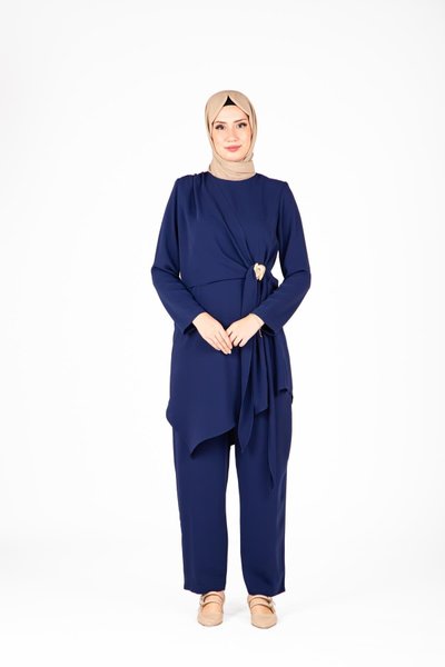 Lacivert Tunik Pantolon Aksesuar Detaylı Tesettür Takım